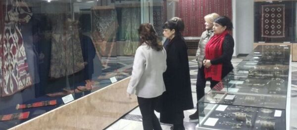 Делегация Государственного музея изобразительных искусств имени А.С.Пушкина во главе с Мариной Лошак посетила Узбекистан Делегация Государственного музея изобразительных искусств имени А.С.Пушкина во главе с Мариной Лошак посетила Узбекистан - Sputnik Узбекистан