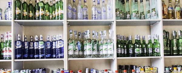 Алкогольная продукция в магазине в Узбекистане Алкогольная продукция в магазине в Узбекистане - Sputnik Ўзбекистон