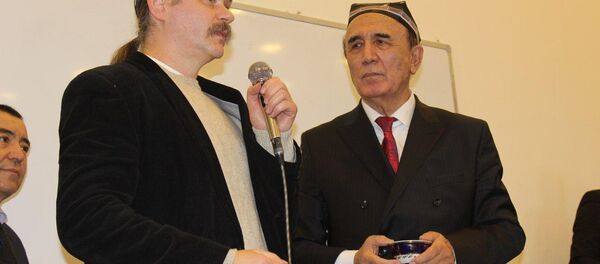 Sherali Jo‘rayevning vengriyalik muxlisi Sherali Jo‘rayevning vengriyalik muxlisi - Sputnik O‘zbekiston