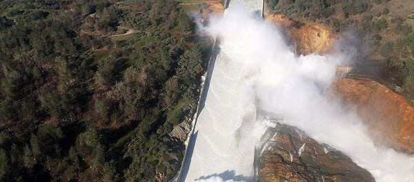 Плотина в городе Оровилл Плотина в городе Оровилл - Sputnik Узбекистан