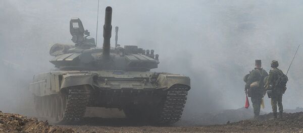 Танк Т-72 ўқув машғулотлар пайтида - Sputnik Ўзбекистон