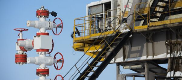 Буровая установка на кустовой площадке - Sputnik Узбекистан