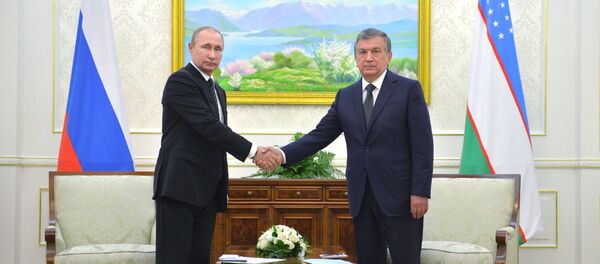 Россия президенти Владимир Путин ва Ўзбекистон президенти Шавкат Мирзиёев Россия президенти Владимир Путин ва Ўзбекистон президенти Шавкат Мирзиёев - Sputnik Ўзбекистон