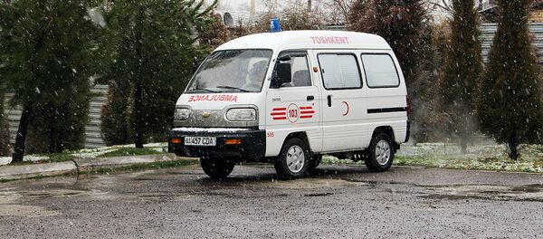 Тез тиббий ёрдам машинаси Тез тиббий ёрдам машинаси - Sputnik Ўзбекистон