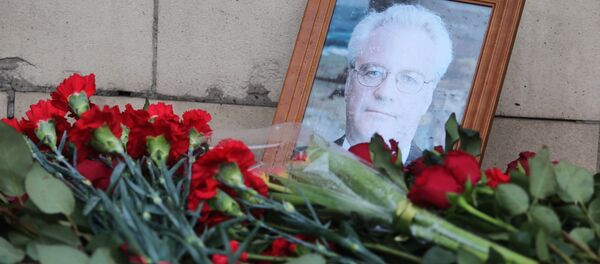 Цветы у здания МИД РФ в связи с кончиной постпреда России при ООН В.Чуркина Цветы у здания МИД РФ в связи с кончиной постпреда России при ООН В.Чуркина - Sputnik Узбекистан