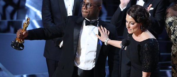 Драма Лунный свет получила Оскар как лучший фильм 2016 года Драма Лунный свет получила Оскар как лучший фильм 2016 года - Sputnik Узбекистан