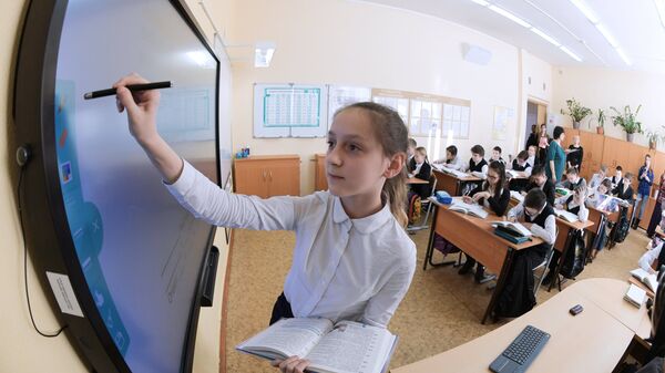 Электронный урок в московской школе - Sputnik Ўзбекистон