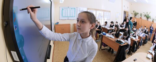 Москва мактабида электрон дарс Москва мактабида электрон дарс - Sputnik Ўзбекистон