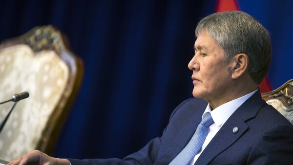 Prezident Kirgizii Almazbek Atambayev na press-konferentsii po itogam rossiysko-kirgizskix peregovorov v rezidentsii Ala-Archa v Bishkeke - Sputnik Oʻzbekiston
