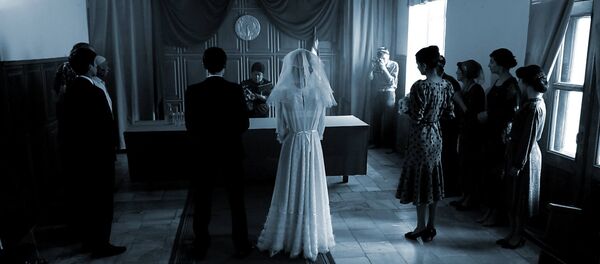 Кадр из фильма Подробности осени режиссера Зульфикара Мусакова Кадр из фильма Подробности осени режиссера Зульфикара Мусакова - Sputnik Узбекистан