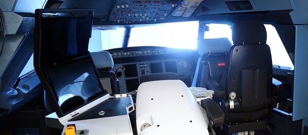 Полнопилотажный Full-flight симулятор самолета А320 - Sputnik Узбекистан