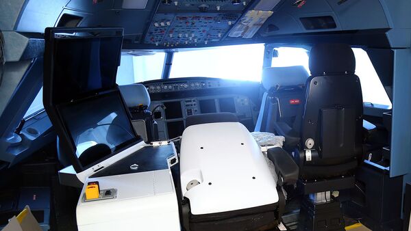 Полнопилотажный Full-flight симулятор самолета А320 - Sputnik Узбекистан