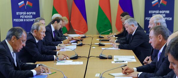 Путин и Лукашенко приняли участие во Втором форуме регионов России и Белоруссии Путин и Лукашенко приняли участие во Втором форуме регионов России и Белоруссии - Sputnik Узбекистан