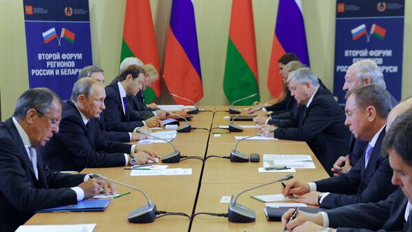 Путин и Лукашенко приняли участие во Втором форуме регионов России и Белоруссии - Sputnik Узбекистан