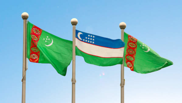 Флаги Узбекистана и Туркменистана - Sputnik Ўзбекистон