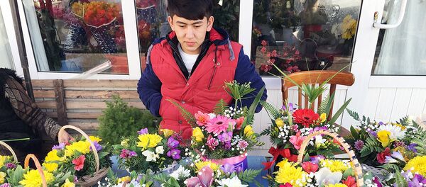 Продавец цветов Продавец цветов - Sputnik Узбекистан