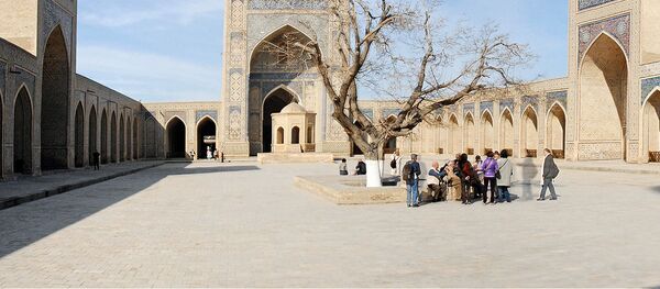 Туристы в Бухаре - Sputnik Узбекистан