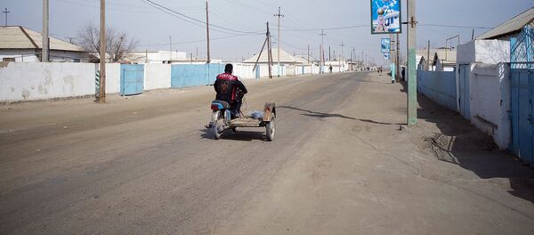 Мотоцикл в сельской местности Мотоцикл в сельской местности - Sputnik Узбекистан