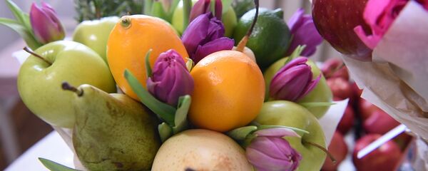 Вкусно и красиво: как сделать фруктовый букет своими руками Вкусно и красиво: как сделать фруктовый букет своими руками - Sputnik Узбекистан