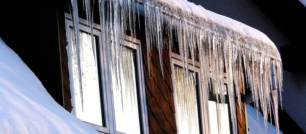 Сосульки на крыше Сосульки на крыше - Sputnik Ўзбекистон