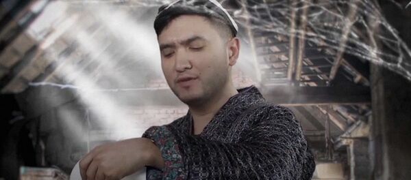 Узбекистанские видеоблогеры в шутливом ролике показали, как выглядел бы настоящий узбекский джинн Узбекистанские видеоблогеры в шутливом ролике показали, как выглядел бы настоящий узбекский джинн - Sputnik Ўзбекистон