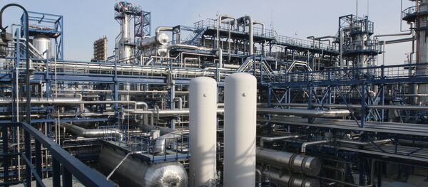 Нефтеперабатывающий завод - Sputnik Ўзбекистон