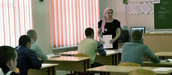 Учитель в классе - Sputnik Узбекистан