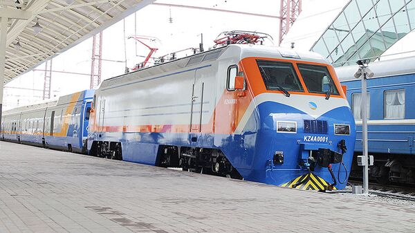 Поезд, состоящий из вагонов Тұлпар-Тальго - Sputnik Узбекистан