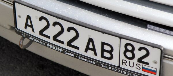 Выдача государственных номерных знаков с кодом 82 в Симферополе Выдача государственных номерных знаков с кодом 82 в Симферополе - Sputnik Ўзбекистон