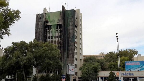 Сгоревшее здание бизнес-центра в Ташкенте - Sputnik Узбекистан