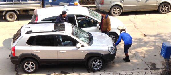 Соцэксперимент Девушке плохо — повезут ли таксисты бесплатно в больницу? - Sputnik Узбекистан