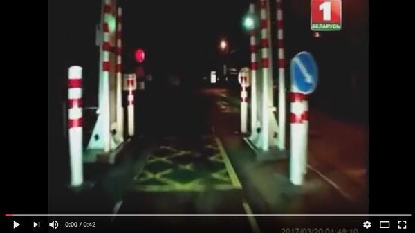 Видео прорыва через украинско-белорусскую границу Видео прорыва через украинско-белорусскую границу - Sputnik Узбекистан