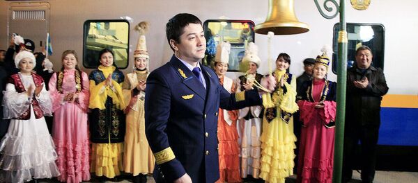 Отправление скоростного международного поезда сообщением Алматы-Ташкент Отправление скоростного международного поезда сообщением Алматы-Ташкент - Sputnik Узбекистан