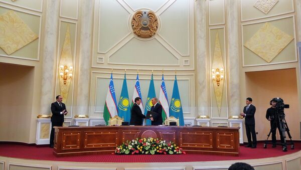 Президент Республики Узбекистан Шавкат Мирзиёев и президент республики Казахстан Нурсултан Назарбаев - Sputnik Узбекистан