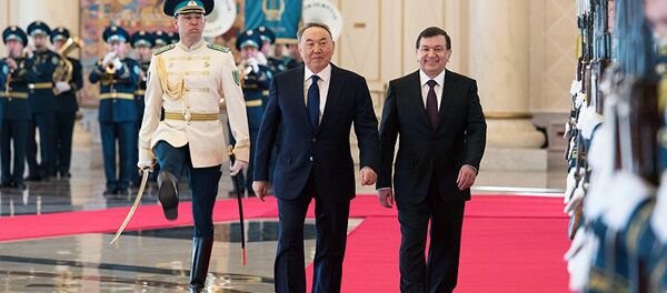 Нурсултон Назарбоев ва Шавкат Мирзиёев Нурсултон Назарбоев ва Шавкат Мирзиёев - Sputnik Ўзбекистон