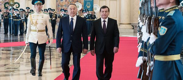 Ўзбекистон президенти Шавкат Мирзиёев ва Қозоғистон раҳбари Нурсултон Назарбоев Ўзбекистон президенти Шавкат Мирзиёев ва Қозоғистон раҳбари Нурсултон Назарбоев - Sputnik Ўзбекистон