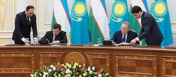 Президент республики Узбекистан Шавкат Мирзиёев и президент республики Казахстан Нурсултан Назарбаев - Sputnik Узбекистан