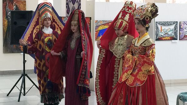 Выставка Комедия и театр - Sputnik Узбекистан