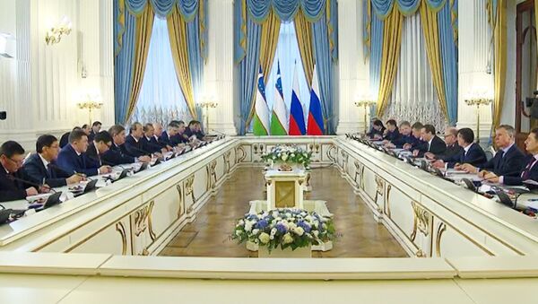 Премьер-министры Узбекистана и России обсудили предстящий визит Шавката Мирзиёева в Москву - Sputnik Узбекистан
