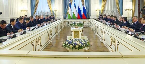 Премьер-министры Узбекистана и России обсудили предстящий визит Шавката Мирзиёева в Москву - Sputnik Узбекистан