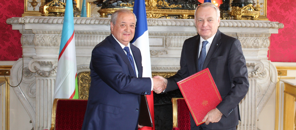 Главы МИД Узбекистана и Франции - Абдулазиз Камилов и Жан-Марк Эро - Sputnik Узбекистан