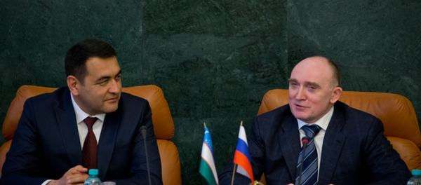 Gubernator Chelyabinskoy oblasti Boris Dubrovskiy i xokim Namanganskoy oblasti Xayrullo Bozarov - Sputnik O‘zbekiston
