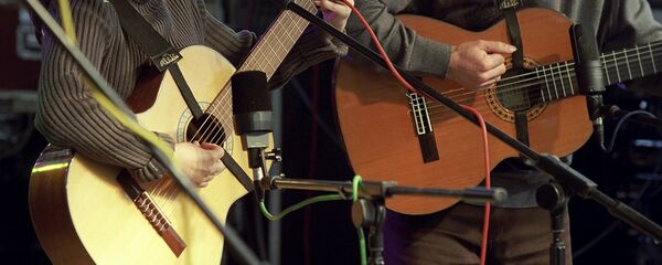 Барды во время выступления на фестивале авторской песни - Sputnik Узбекистан