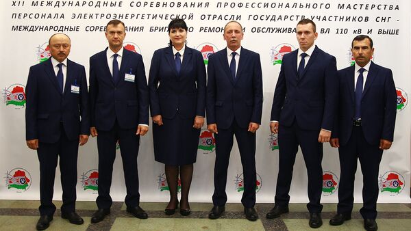 Команда Центральных магистральных электросетей АО Узбекэнерго - Sputnik Узбекистан