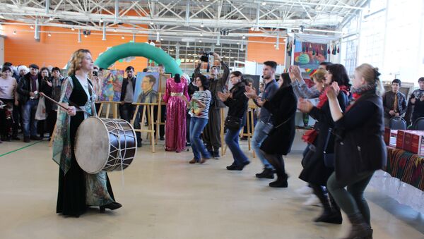 Национальные танцы на празднике Навруз на ВДНХ - Sputnik Узбекистан