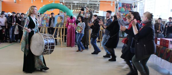 Национальные танцы на празднике Навруз на ВДНХ Национальные танцы на празднике Навруз на ВДНХ - Sputnik Узбекистан