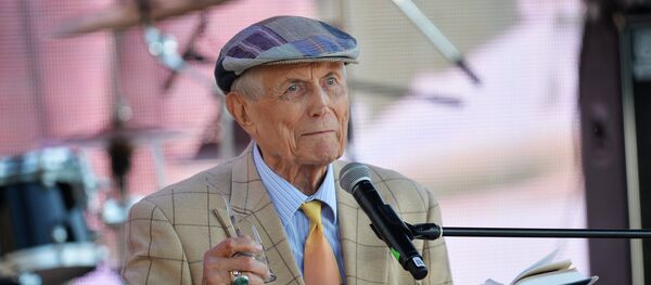 Поэт Евгений Евтушенко Поэт Евгений Евтушенко - Sputnik Узбекистан