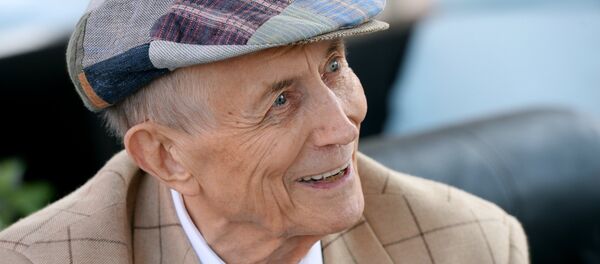 Евгений Евтушенко Евгений Евтушенко - Sputnik Ўзбекистон