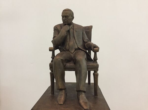 Макеты памятника Исламу Каримову - Sputnik Узбекистан