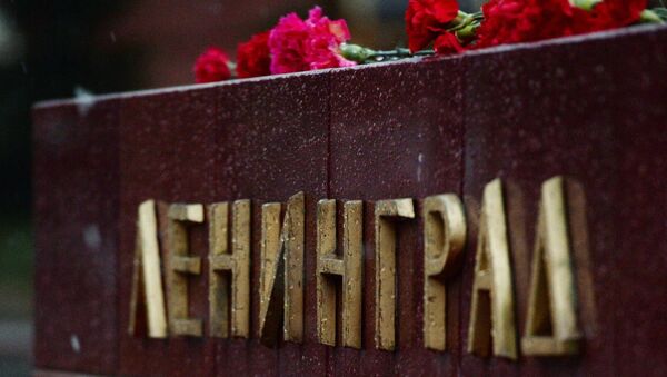 Цветы в память о погибших в метро Санкт–Петербурга - Sputnik Узбекистан